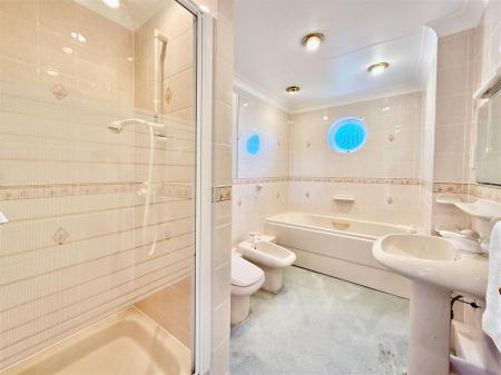 En Suite Bathroom.JPG