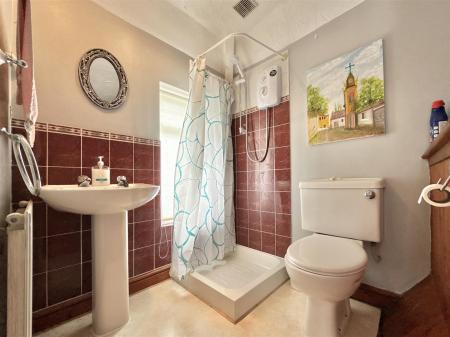 Bedroom 1 Ensuite.jpg