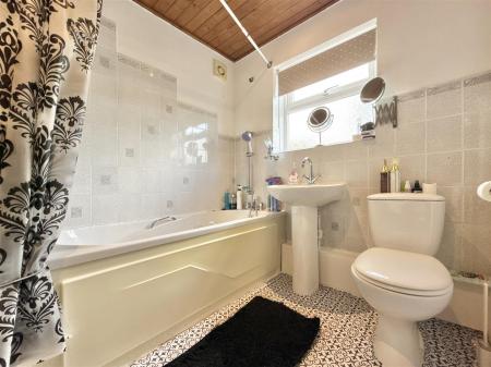 Family Bathroom.jpg