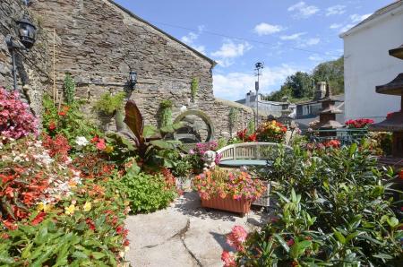 LE PETIT CHATEAU REAR GDN.jpg