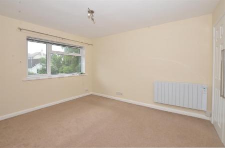 9 Brimlands - bedroom 1.JPG