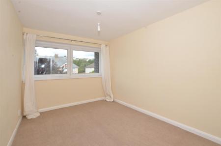 9 Brimlands - bedroom.JPG