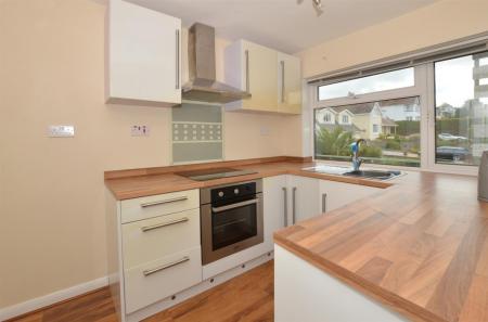 9 Brimlands - kitchen.JPG