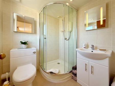 Bed 1 En Suite.JPG