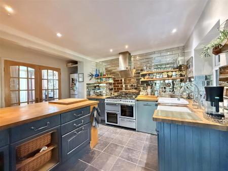 Coombe Bank Lodge Kitchen.jpg