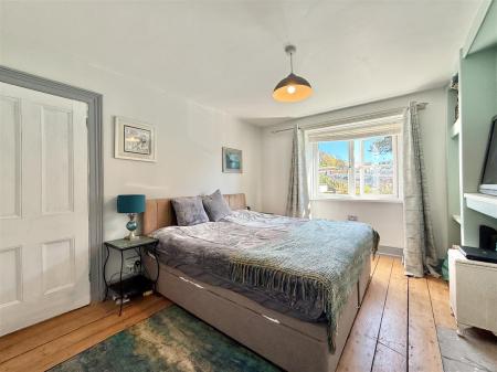 Coombe Bank Lodge - Bedroom 1.jpg