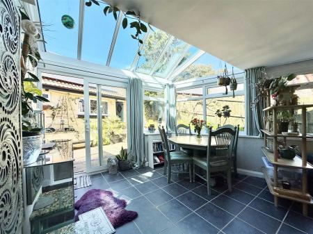 Coombe Bank Lodge - Conservatory.jpg