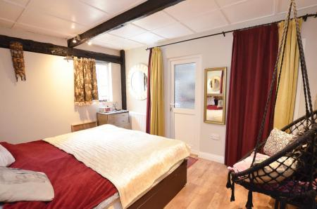 Robin Cottage Bedroom 1.jpg