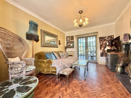 Coombe Bank Lodge - Lounge.jpg