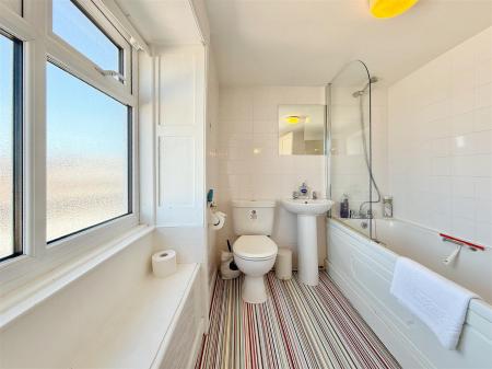 Family Bathroom.JPG