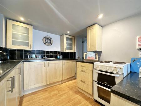 Kitchen...jpg