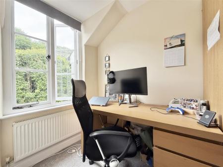 Bed 3 Study Space.jpeg