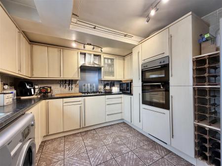 Kitchen_.jpg