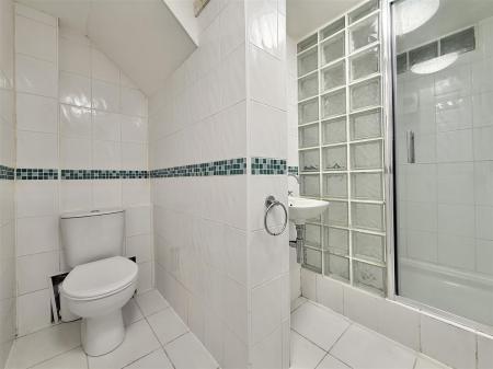 Bedroom 1 Ensuite.jpg