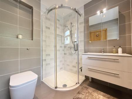 Bedroom 1 Ensuite.jpg