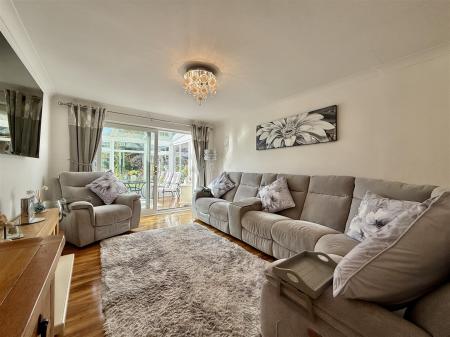 Lounge Towards Conservatory.JPG