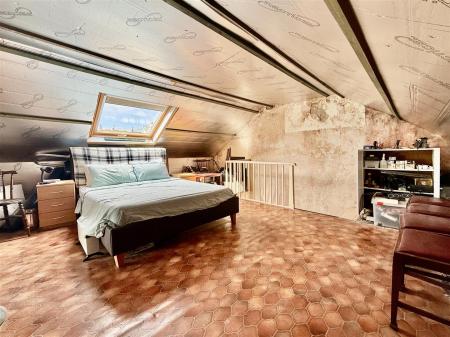 Loft  Room.jpg
