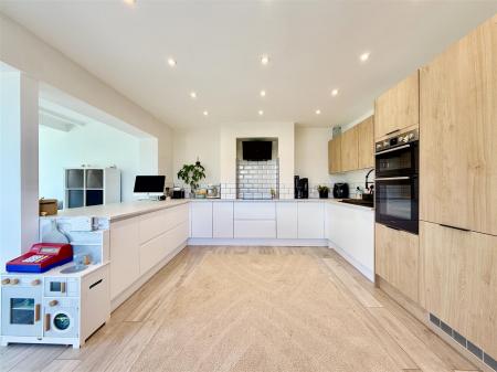 Kitchen & Breakfast Bar.JPG