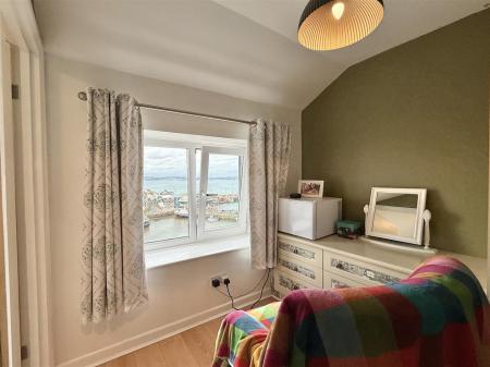 Bedroom 1 Seating Area.jpeg