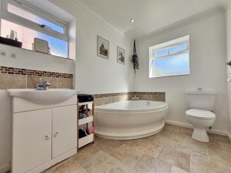 Family Bathroom.jpeg