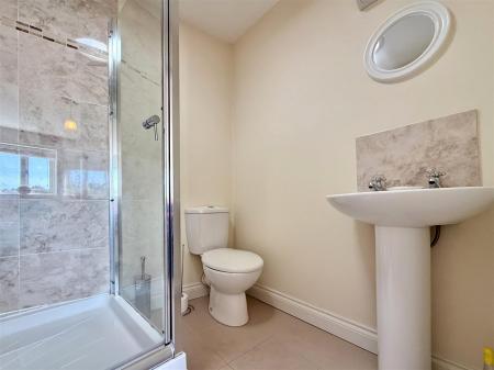 Bedroom 1 Ensuite.jpeg