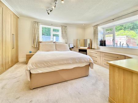 Bedroom 1 Storage.JPG