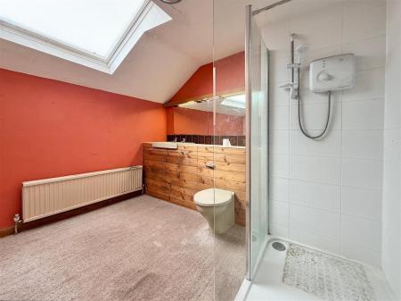 Bed 1 En Suite.JPG