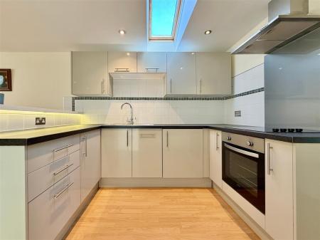 Kitchen (2).JPG