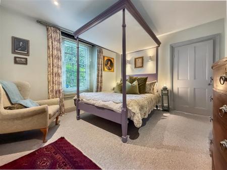 Guest Downsatirs Bedroom.JPG