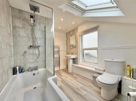 Family Bathroom.jpeg