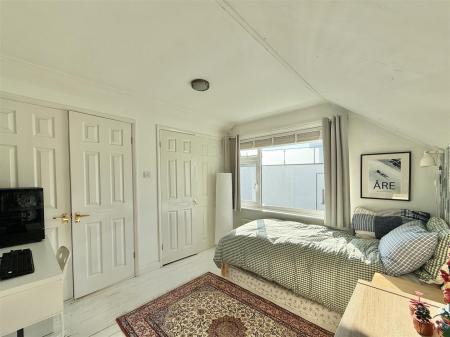 Ensuite Bedroom.jpeg