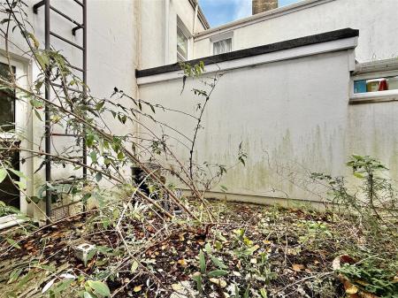 Flat 1 - Rear Courtyard.jpg