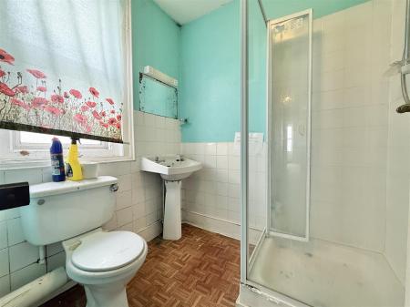 Flat 2 - Bathroom.jpg