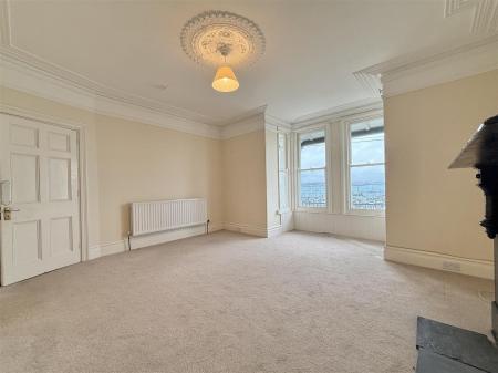 Flat 1 - LivingRoom.jpg