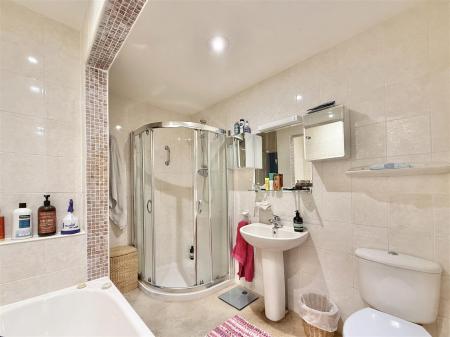 Bedroom 1_Ensuite.jpg