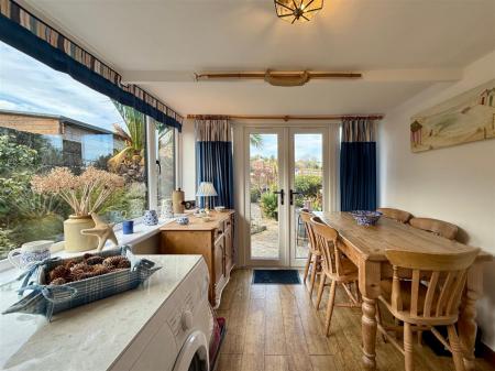 Dining Area.JPG