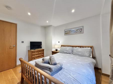 Bedroom 1.jpg