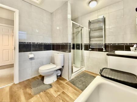 Family Bathroom.JPG