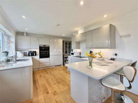 Kitchen..jpg