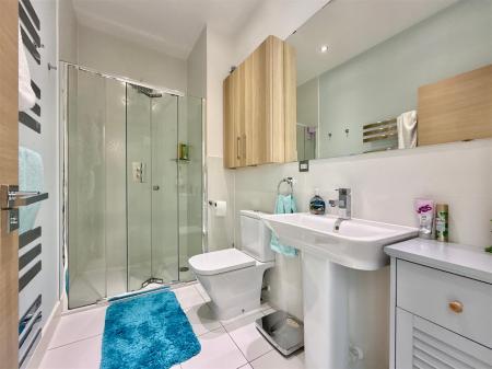 Bed 1 En Suite.JPG