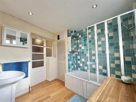 Family Bathroom.jpeg