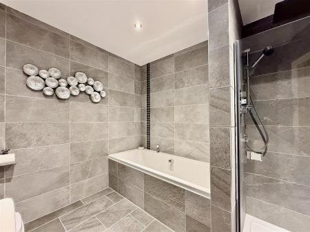 Family Bathroom.JPG