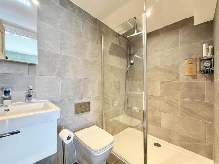 Second En Suite.JPG