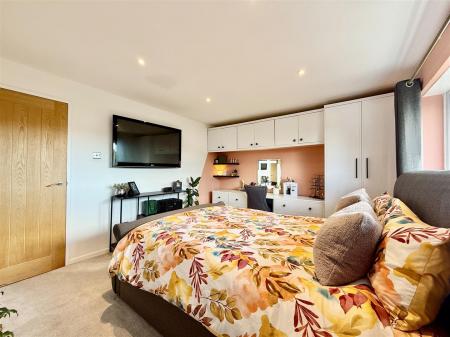 Bedroom 1.jpg