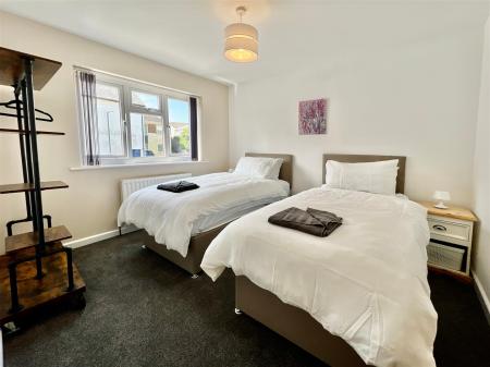 Flat 1 Garrow Court 6.JPG