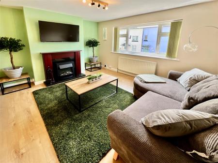 Flat 1 Garrow Court 10.JPG