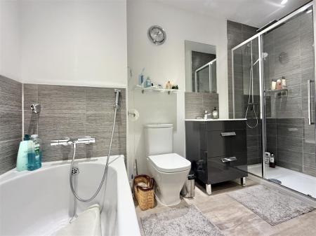 Family Bathroom.jpg
