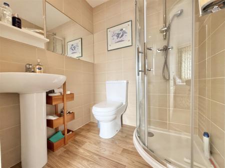 Bedroom 2 Ensuite.jpg