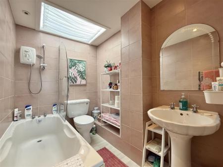 Bedroom 1 Ensuite.jpg