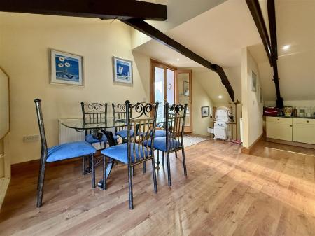Dining Area.JPG